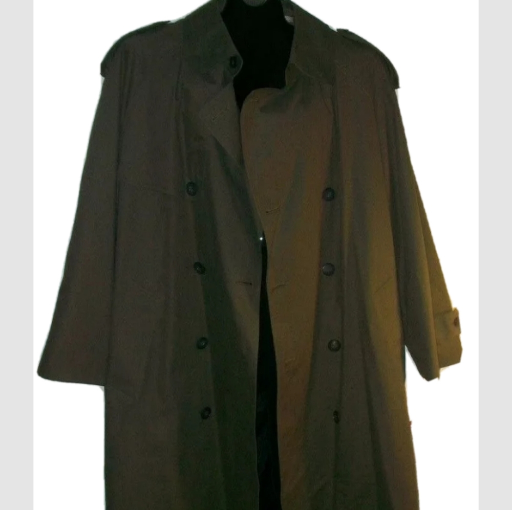London Fog towne lined coat size 42 lined Olive